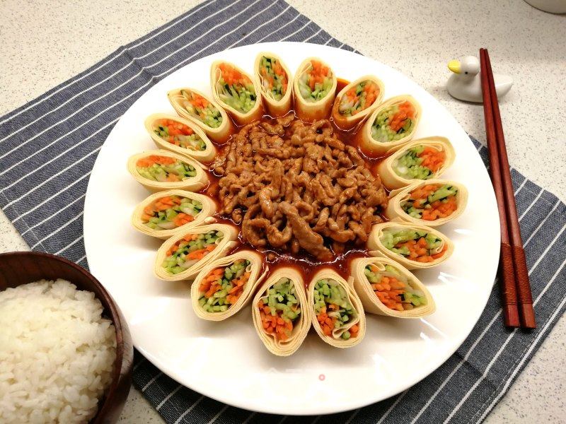 京酱肉丝的做法_年夜饭.新年菜谱(四)创新版~京酱肉丝_京酱肉丝怎么做_吴妈厨房的菜谱_美食天下