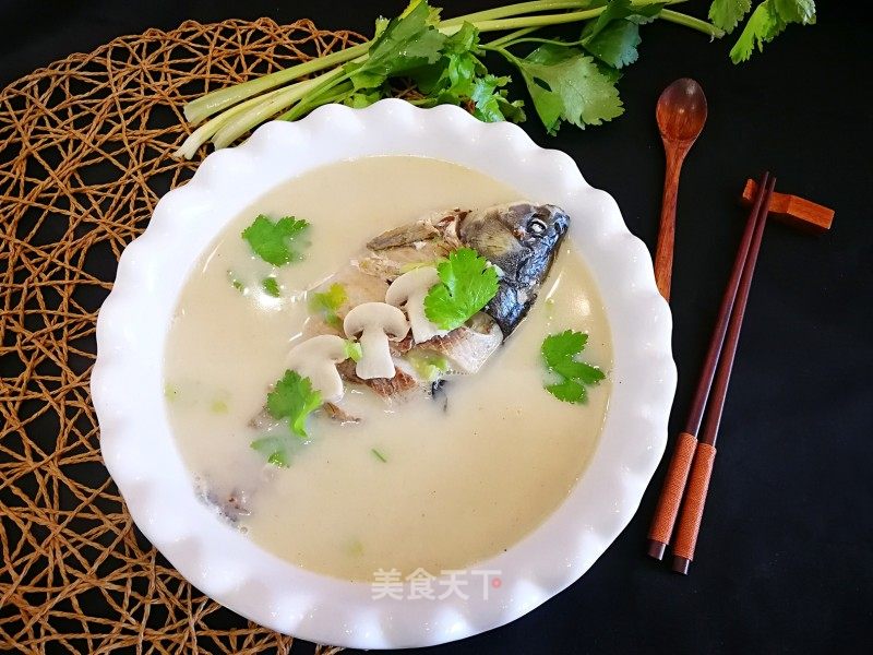 奶白鲫鱼汤的做法_奶白鲫鱼汤怎么做_钱钱de餐桌的菜谱_美食天下