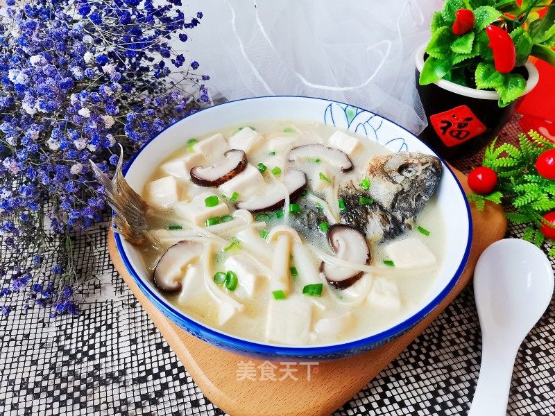鲫鱼菌菇豆腐汤的做法_鲫鱼菌菇豆腐汤怎么做_邱邱的厨房日记的菜谱_美食天下