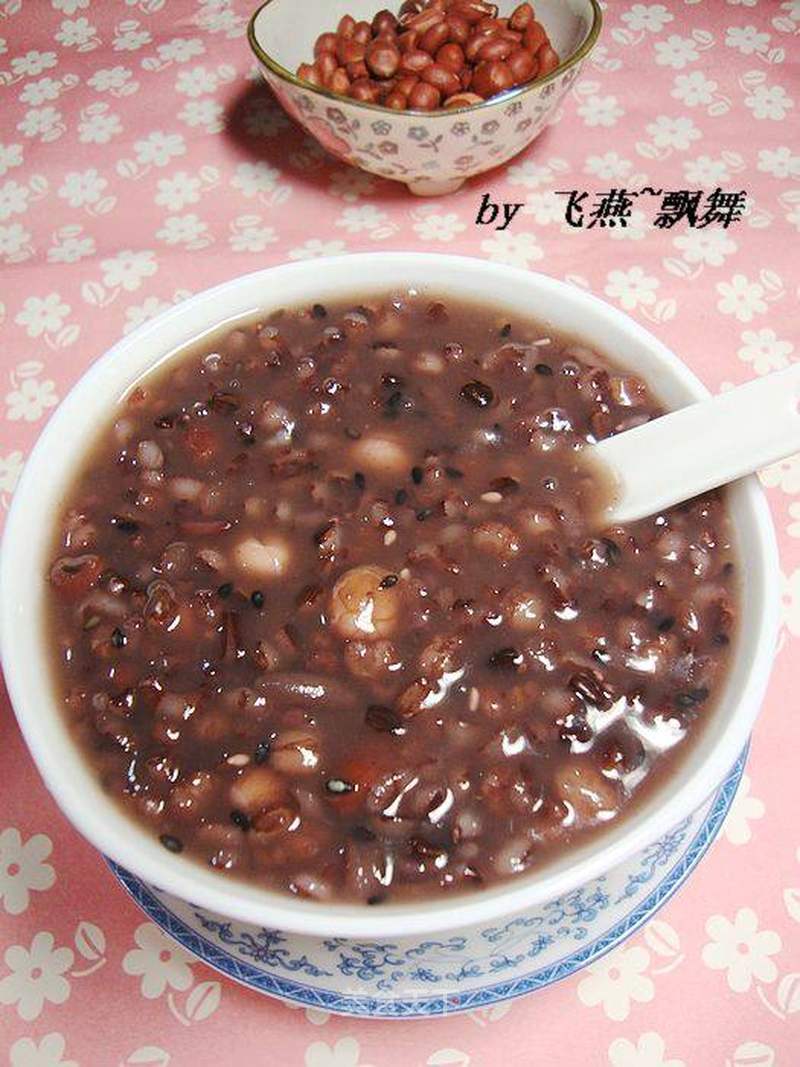 黑米薏仁八宝稀饭的做法_【黑米薏仁八宝稀饭】—秋冬养生粥_黑米薏仁八宝稀饭怎么做_飞燕飘舞的菜谱_美食天下
