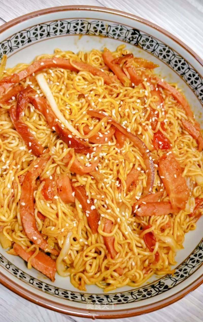 炒方便面的做法_炒方便面怎么做_最初的最美❤的菜谱_美食天下