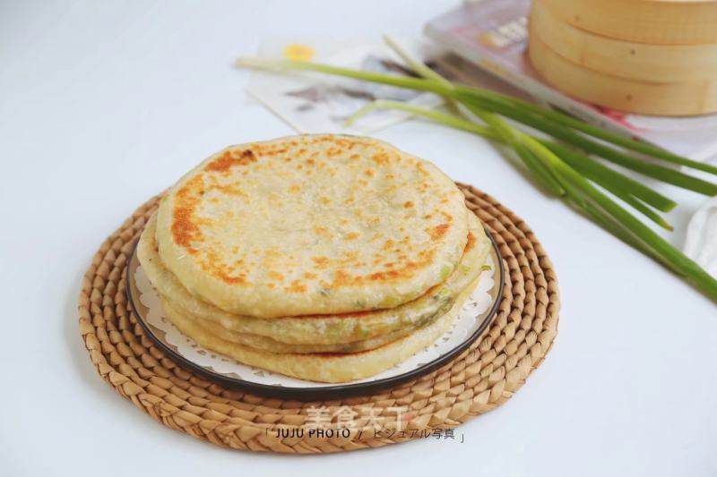 家常葱油饼的做法_家常葱油饼怎么做_JU家小厨房的菜谱_美食天下