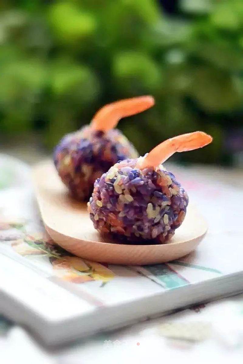 花米饭肉松鲜虾饭团的做法_花米饭肉松鲜虾饭团怎么做_漫解花语的菜谱_美食天下