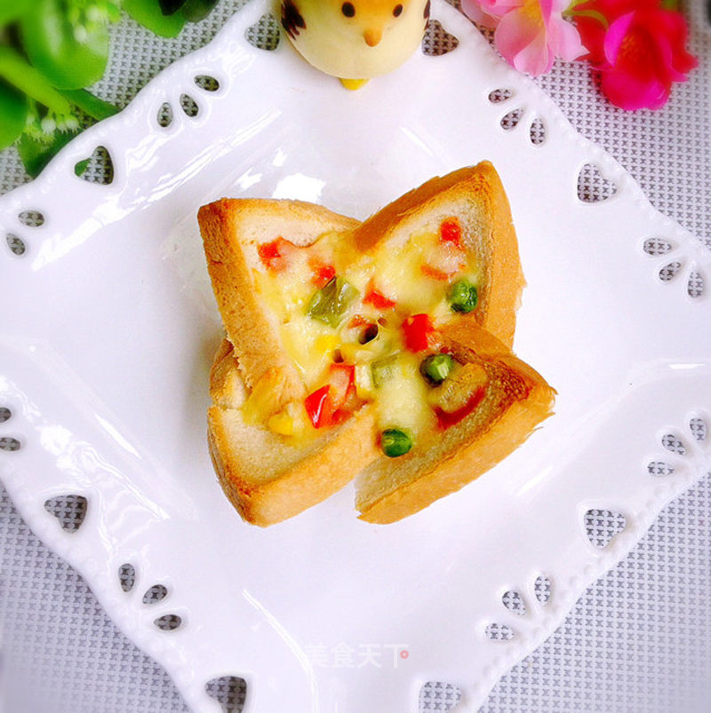 花样吐司披萨的做法_花样吐司披萨怎么做_梦桃缘的菜谱_美食天下