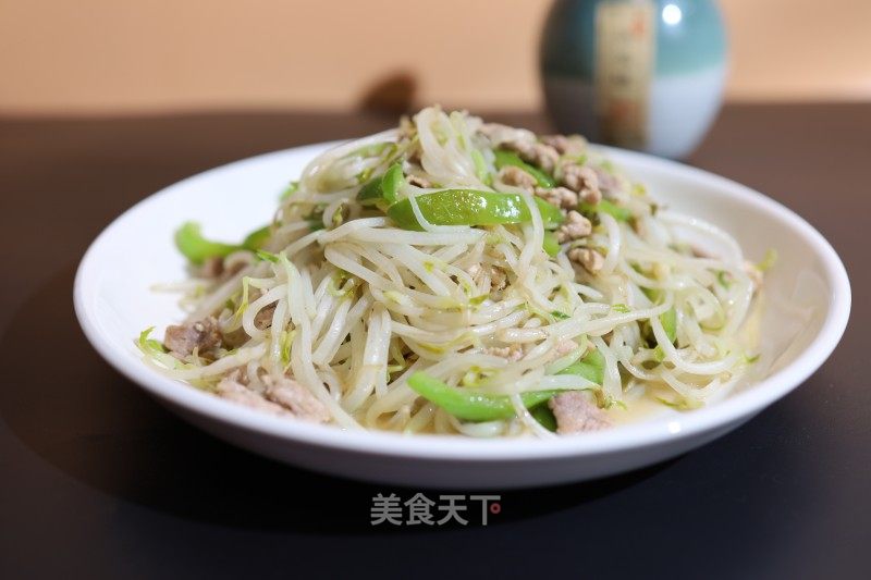 青椒豆芽炒肉片的做法_青椒豆芽炒肉片怎么做_どら的菜谱_美食天下