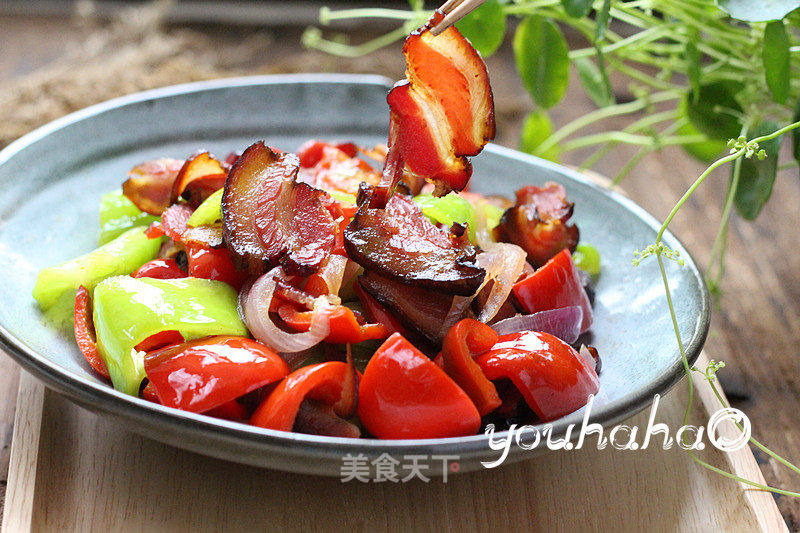 腊肉炒红椒的做法_腊肉炒红椒怎么做_悠哈厨房的菜谱_美食天下