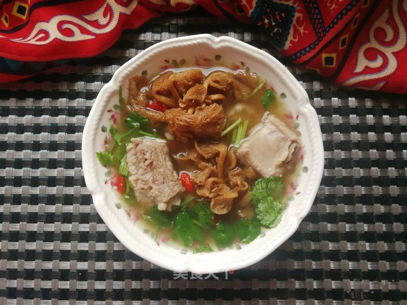鸡油菌排骨汤的做法_鸡油菌排骨汤怎么做_一溪月的菜谱_美食天下