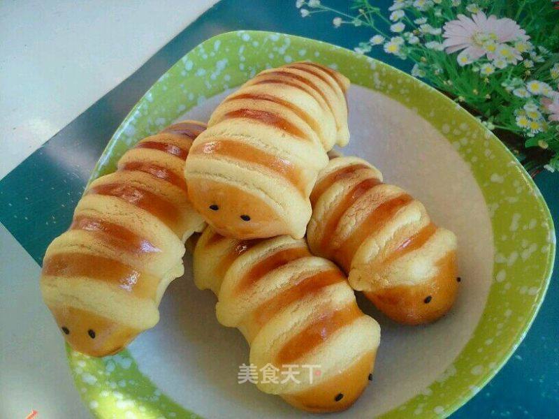 毛毛虫豆沙馅面包的做法_毛毛虫豆沙馅面包怎么做_琴韵优雅的菜谱_美食天下