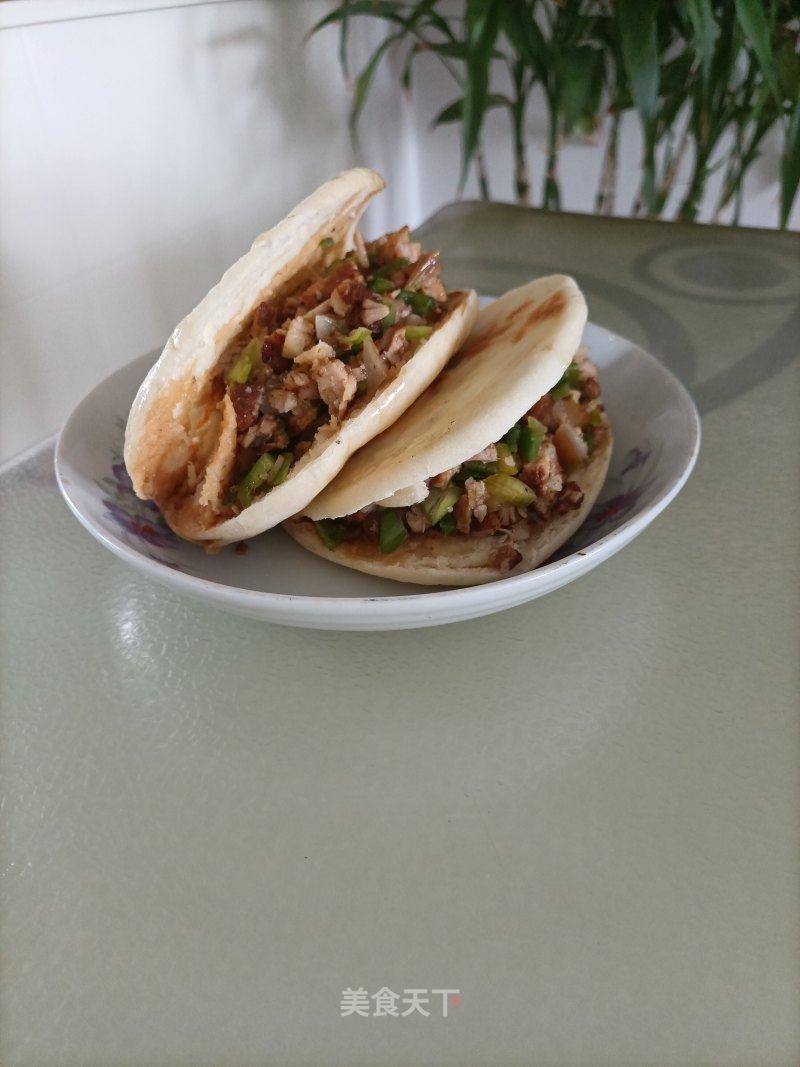 肉夹馍的做法_肉夹馍怎么做_还在吃吃吃的菜谱_美食天下