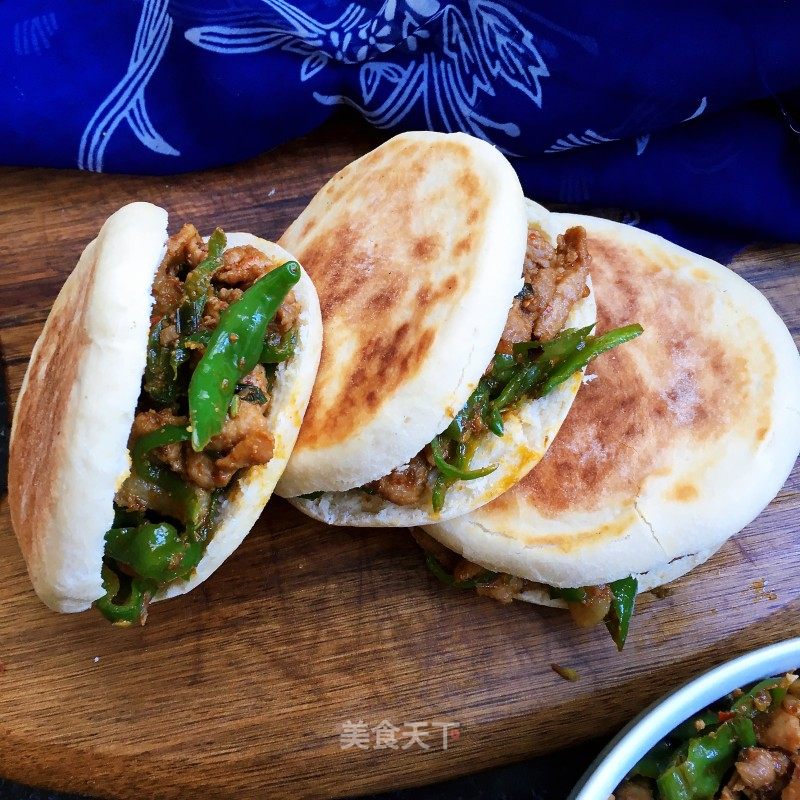 孜然炒肉夹馍的做法_孜然炒肉夹馍怎么做_米拉Miira的菜谱_美食天下