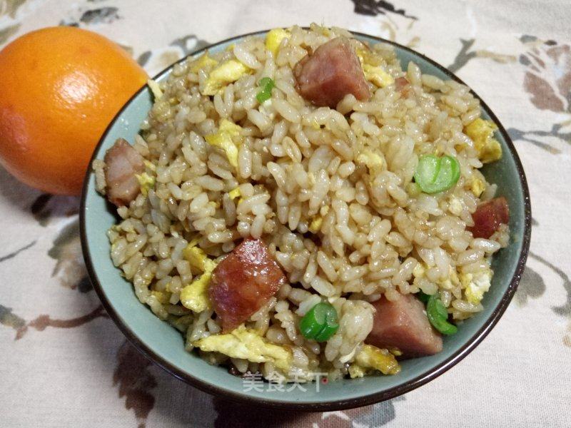 酱油香肠蛋炒饭的做法_酱油香肠蛋炒饭怎么做_婉婷厨房的菜谱_美食天下