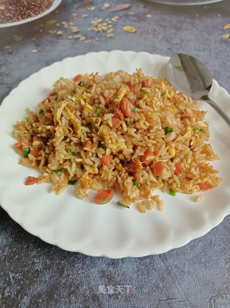 蒜香酱油炒饭的做法_蒜香酱油炒饭怎么做_丽彩（五谷杂粮）的菜谱_美食天下