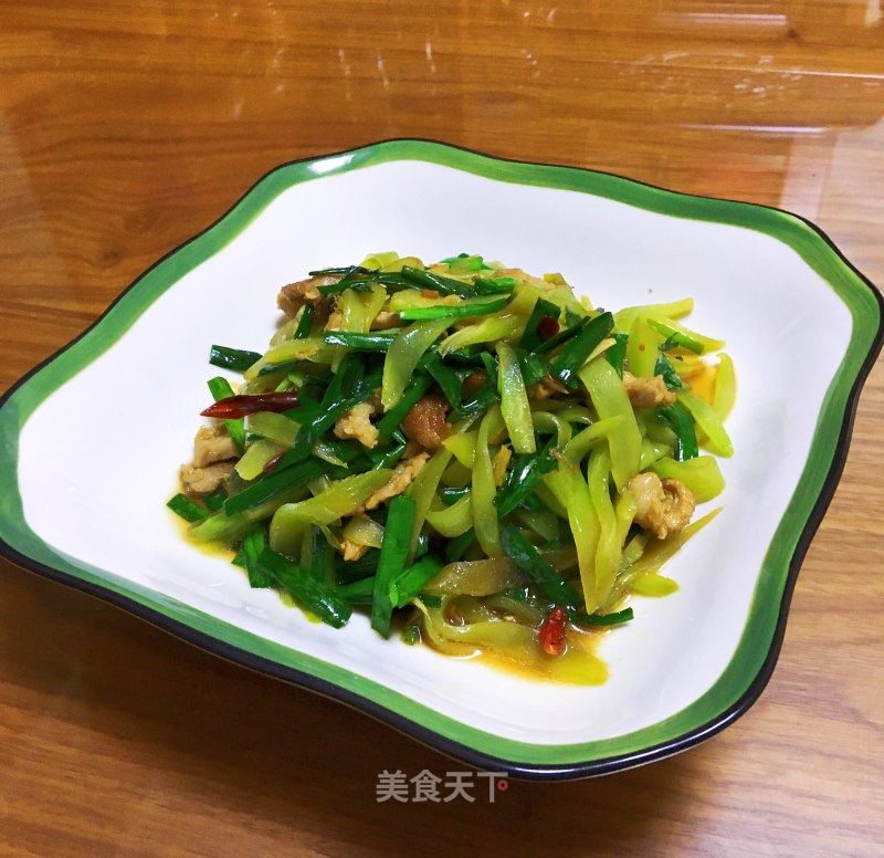 韭菜莴笋炒肉的做法_韭菜莴笋炒肉怎么做_香香的小厨房的菜谱_美食天下