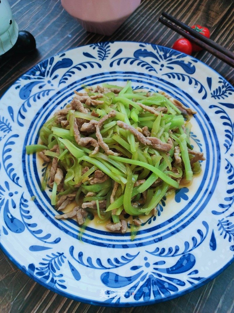 莴笋炒肉丝的做法_莴笋炒肉丝怎么做_雨中漫步_kRsJPX的菜谱_美食天下