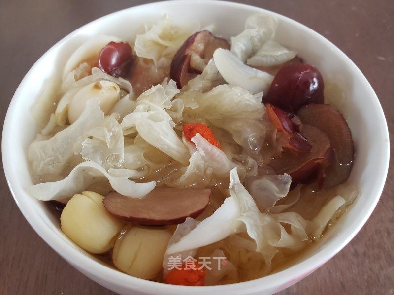 莲子百合银耳羹的做法_莲子百合银耳羹怎么做_兰杏梅的菜谱_美食天下