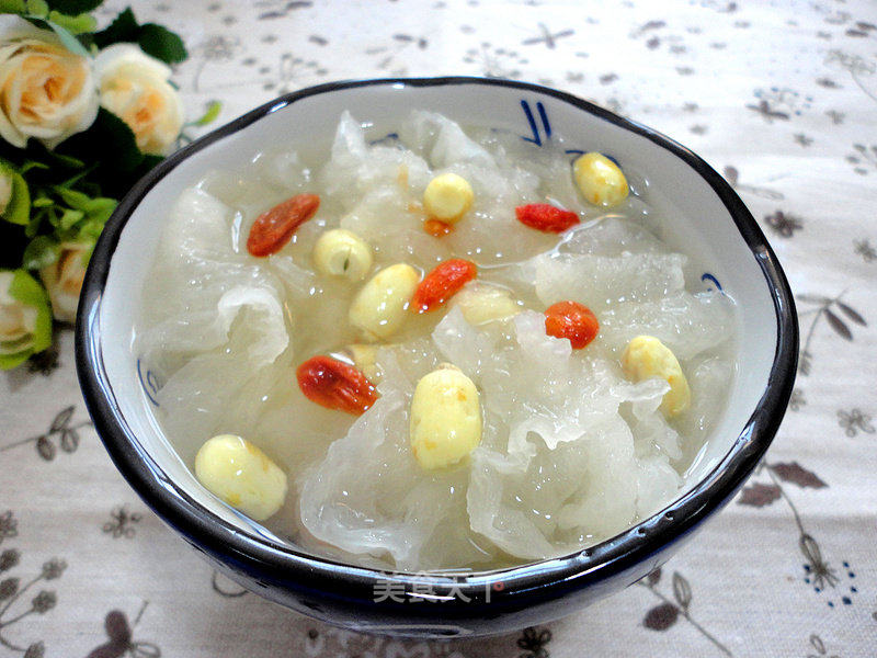银耳莲子羹的做法_银耳莲子羹怎么做_金凤栖梧的菜谱_美食天下
