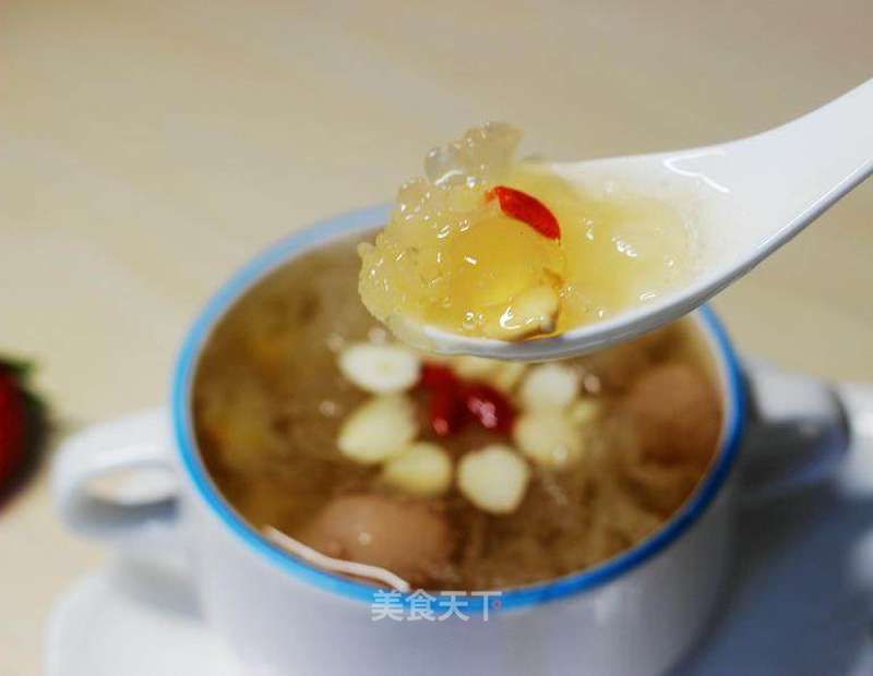 雪莲子银耳杏仁羹的做法_雾霾天必喝润肺甜品雪莲子银耳杏仁羹_雪莲子银耳杏仁羹怎么做_云上美味的菜谱_美食天下