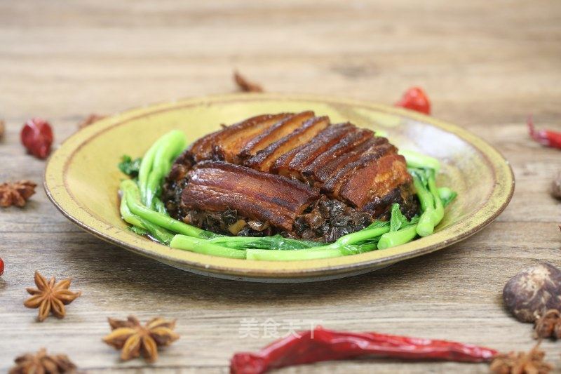 梅菜扣肉的做法_梅菜扣肉,不爱吃肥肉的人都不忍心拒绝 _梅菜扣肉怎么做_捷赛心菜馆的菜谱_美食天下