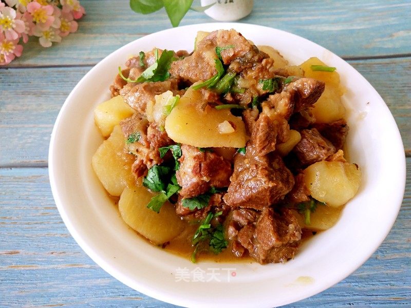 土豆炖牛肉的做法_土豆炖牛肉怎么做_金凤栖梧的菜谱_美食天下