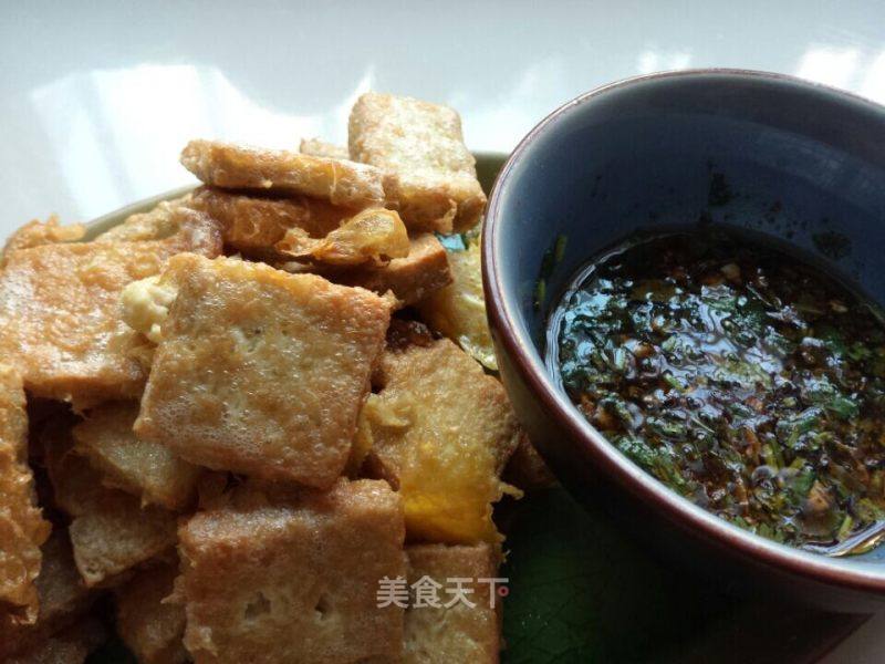 油炸豆腐的做法_媲美臭豆腐油炸豆腐加自制酱料_油炸豆腐怎么做_紫蝙蝠的菜谱_美食天下