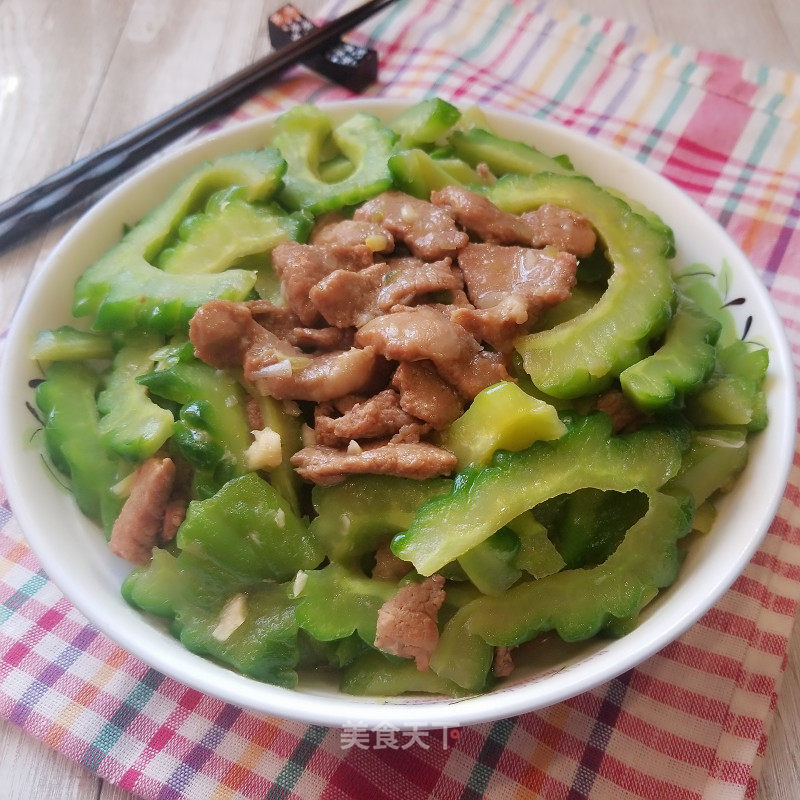 肉片炒苦瓜的做法_肉片炒苦瓜怎么做_elmonte的菜谱_美食天下