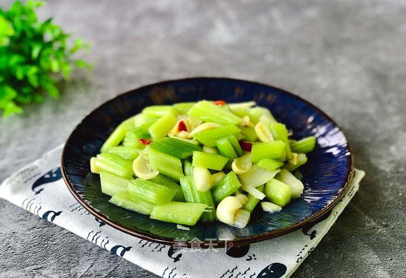 西芹百合的做法_西芹百合怎么做_蓝胖子是小球手的菜谱_美食天下