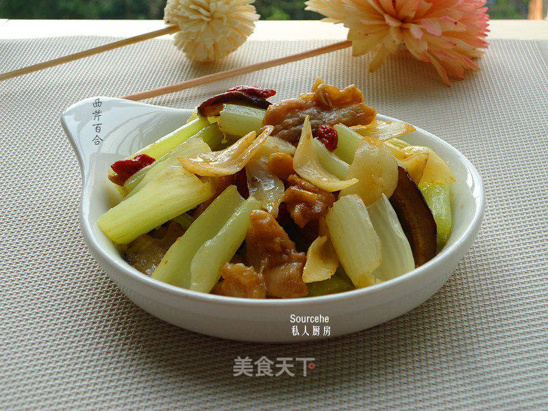 西芹百合的做法_西芹百合怎么做_sourcehe的菜谱_美食天下