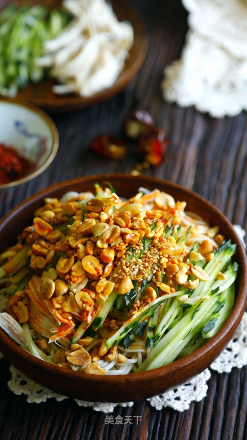 麻辣鸡丝凉面的做法_麻辣鸡丝凉面怎么做_杜鹃花美食的菜谱_美食天下