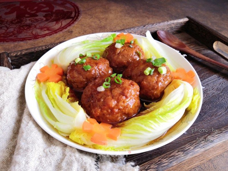 红烧狮子头的做法_红烧狮子头怎么做_敏zhu的菜谱_美食天下