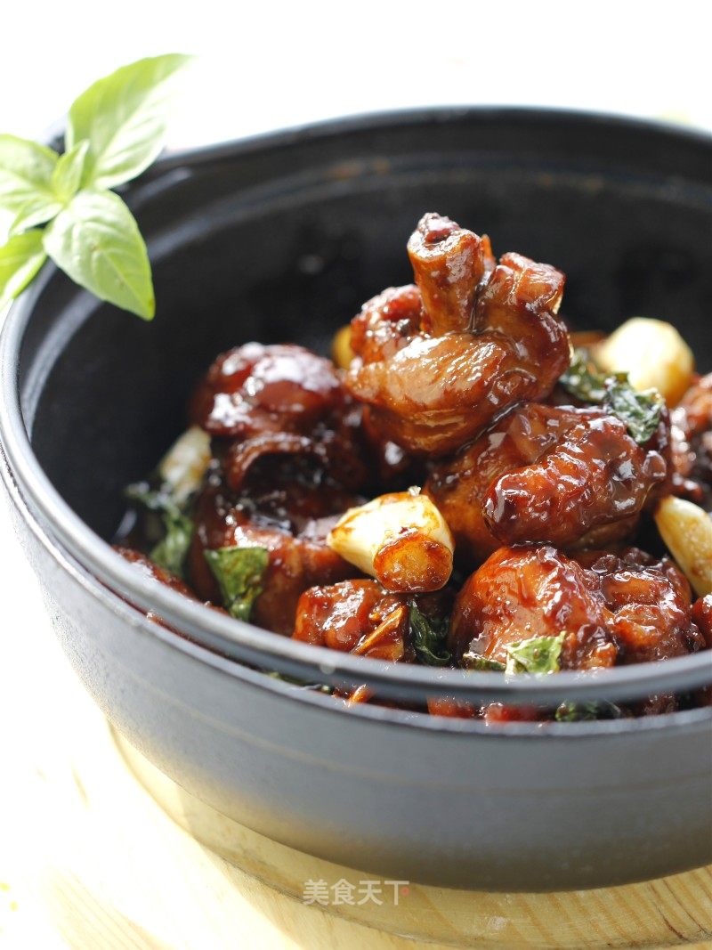 台式三杯鸡的做法_台式三杯鸡怎么做_斯佳丽WH的菜谱_美食天下