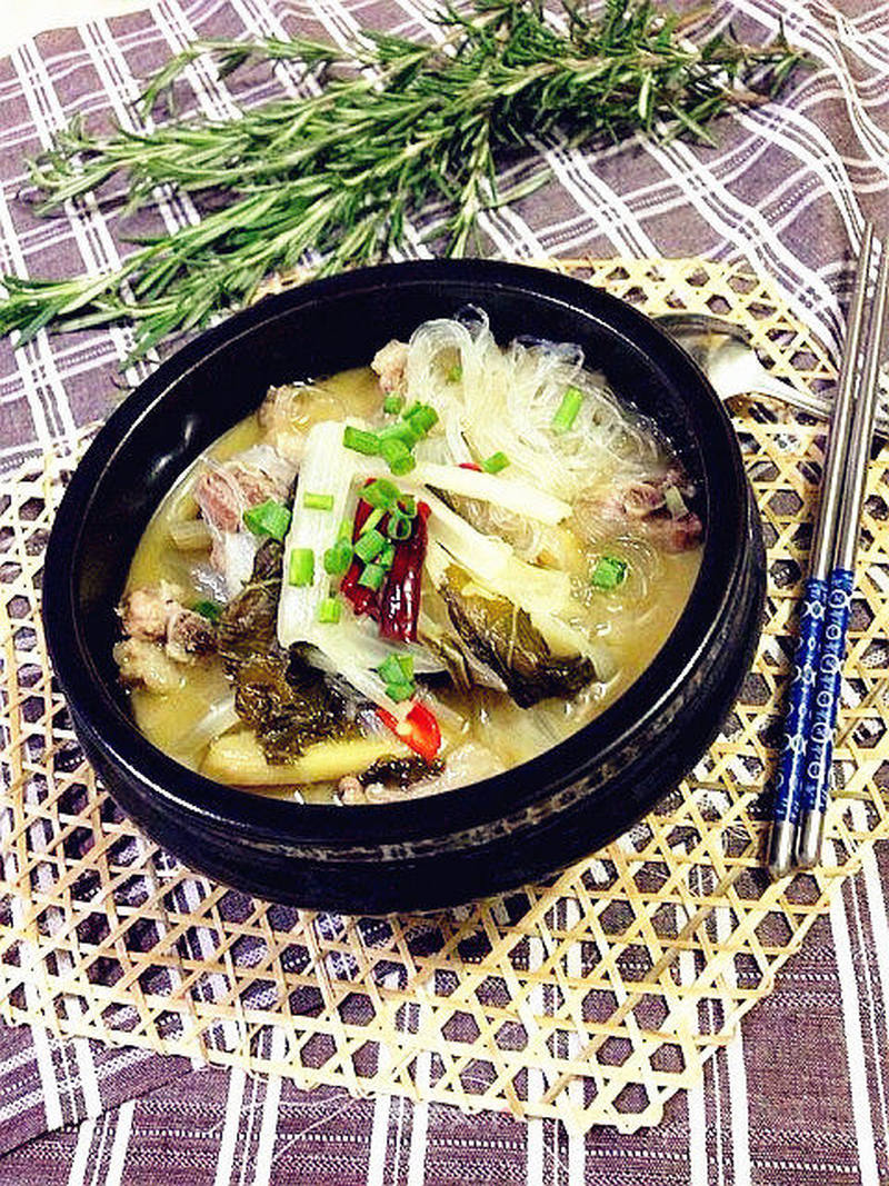 酸菜炖排骨的做法_私房菜之酸菜炖排骨_酸菜炖排骨怎么做_美姐姐的小资生活的菜谱_美食天下
