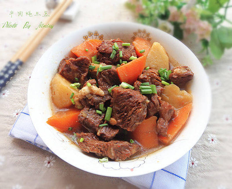 牛肉炖土豆的做法_牛肉炖土豆怎么做_遥远の呼唤(爱茗)的菜谱_美食天下