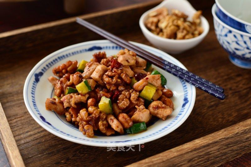 核桃仁宫保鸡丁的做法_核桃仁宫保鸡丁怎么做_清水鱼翅的菜谱_美食天下