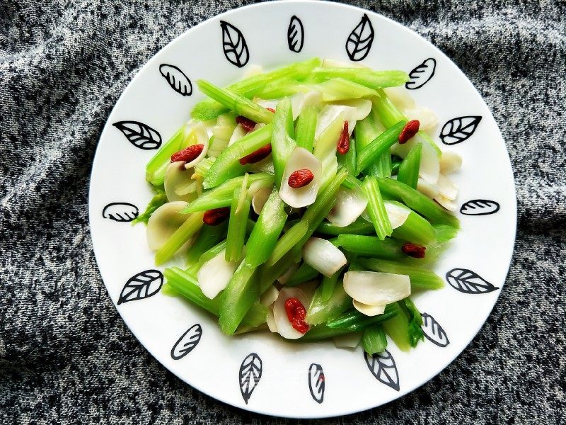 百合西芹的做法_百合西芹怎么做_线线3896的菜谱_美食天下