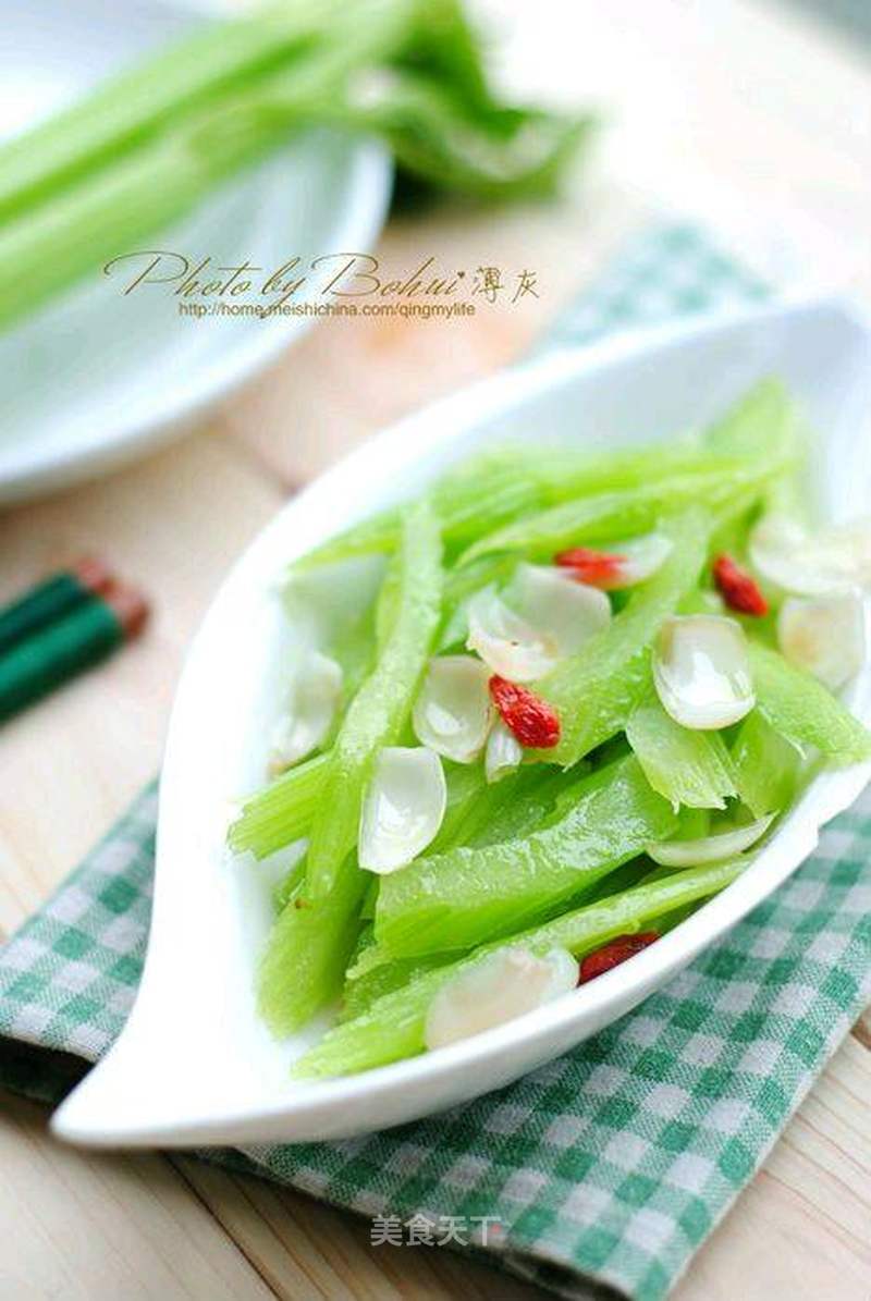 西芹百合的做法_西芹百合怎么做_薄灰的菜谱_美食天下