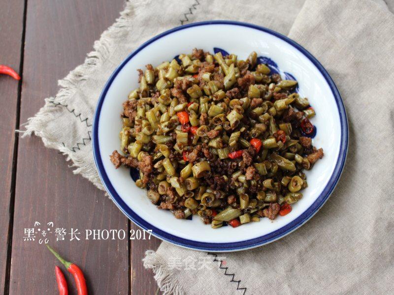 肉末炒豆角的做法_酸爽开胃肉末炒豆角_肉末炒豆角怎么做_黑猫警长kitchen的菜谱_美食天下
