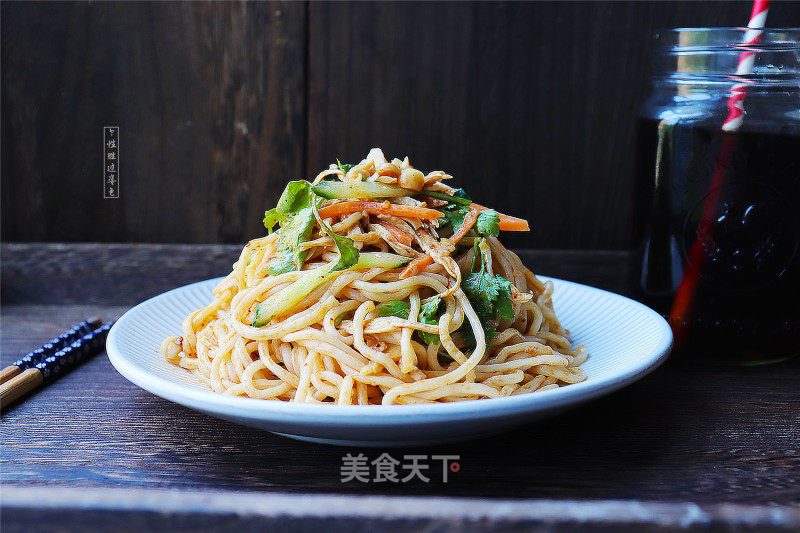 鸡丝凉面的做法_《中餐厅》秦海璐同款鸡丝凉面_鸡丝凉面怎么做_个性胜过姿色的菜谱_美食天下