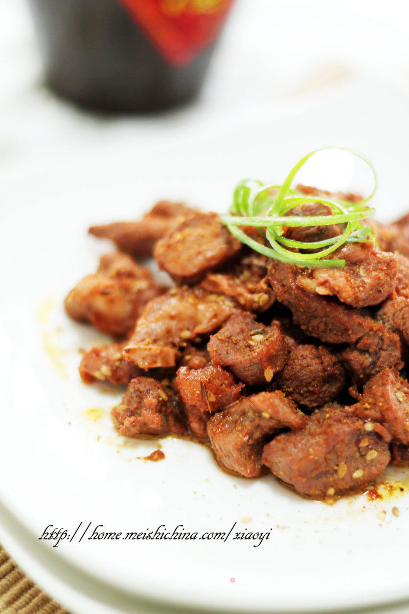 孜然羊肉的做法_几个要点做超好吃的下饭菜——孜然羊肉_孜然羊肉怎么做_小春的菜谱_美食天下