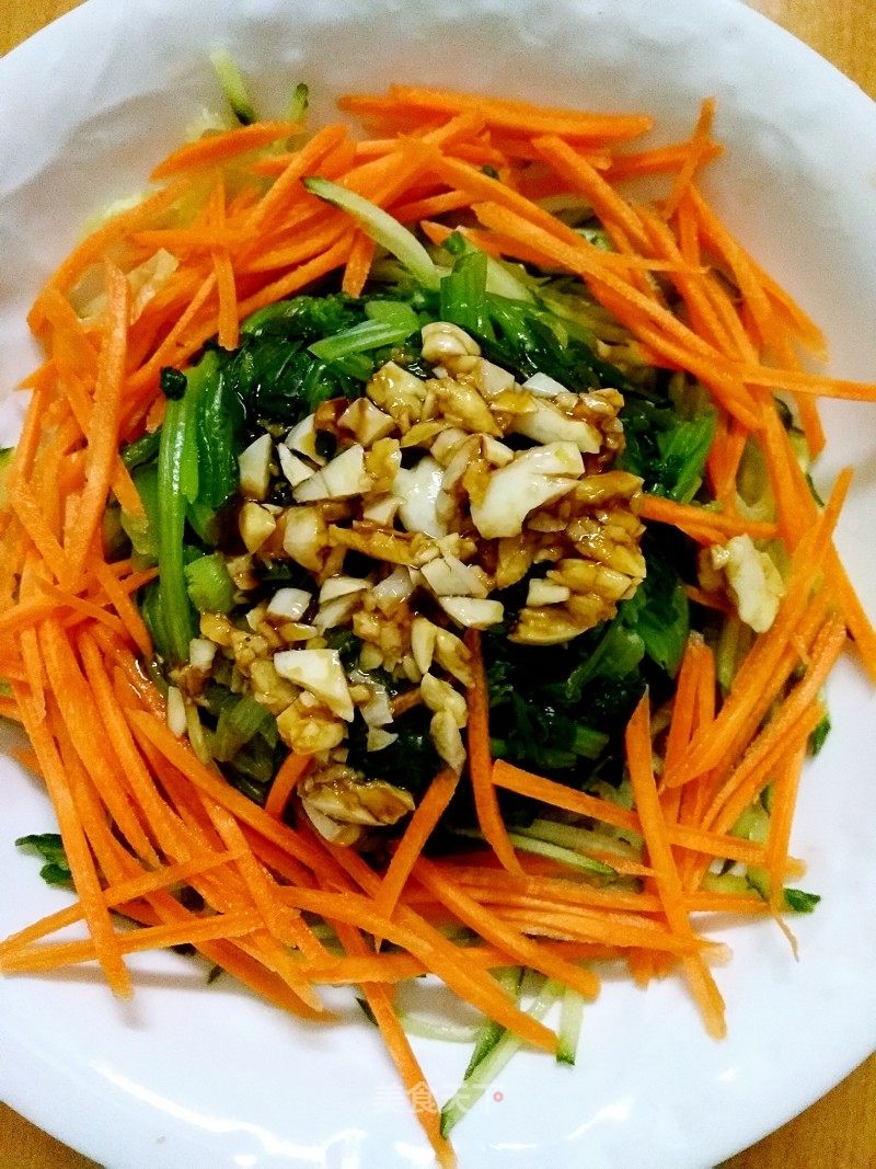 凉拌菠菜塔的做法_凉拌菠菜塔怎么做_小不点_June的菜谱_美食天下