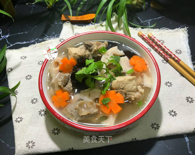 莲藕排骨汤的做法_莲藕排骨汤怎么做_老方小雨的菜谱_美食天下