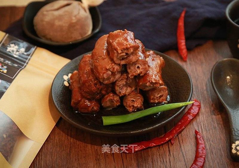 周黑鸭麻辣鸭脖的做法_正宗武汉周黑鸭麻辣鸭脖_周黑鸭麻辣鸭脖怎么做_易姐_t8YLAK0J的菜谱_美食天下