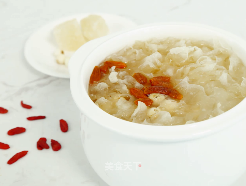 银耳莲子羹的做法_温润可口的甜汤-银耳莲子羹_银耳莲子羹怎么做_啤梨厨房的菜谱_美食天下