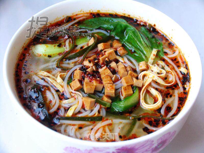 麻辣鸡汤米线的做法_暖暖胃，暖暖心——快手版麻辣鸡汤米线_麻辣鸡汤米线怎么做_菜谱_美食天下