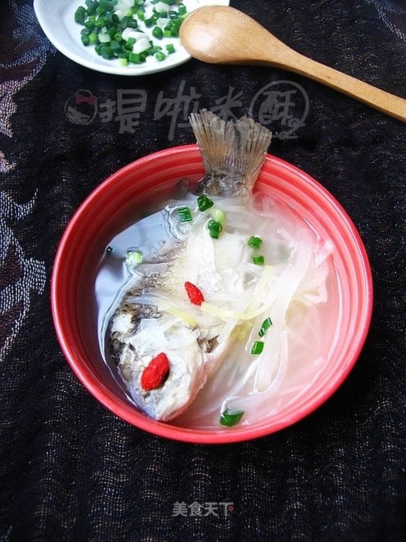 萝卜丝鲫鱼汤的做法_萝卜丝鲫鱼汤怎么做_提啦米酥的菜谱_美食天下