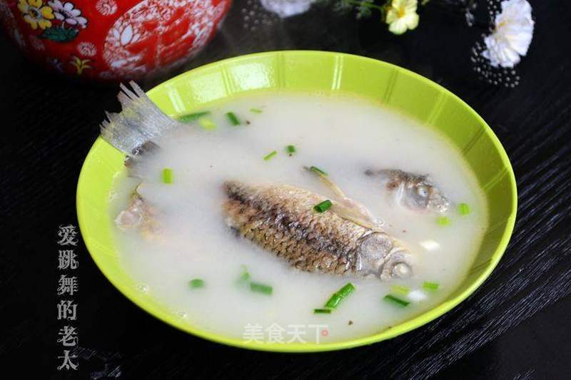 小鲫鱼汤的做法_小鲫鱼汤怎么做_爱跳舞的老太的菜谱_美食天下