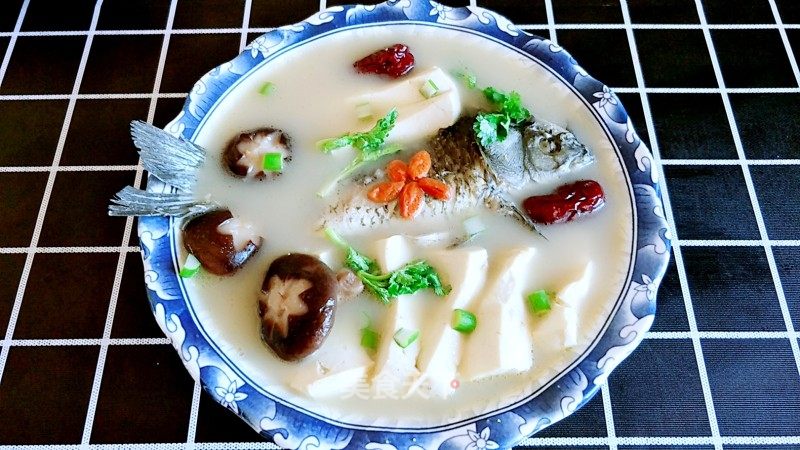 鲫鱼豆腐汤的做法_#御寒美食#鲫鱼豆腐汤_鲫鱼豆腐汤怎么做_诗韵墨香的菜谱_美食天下
