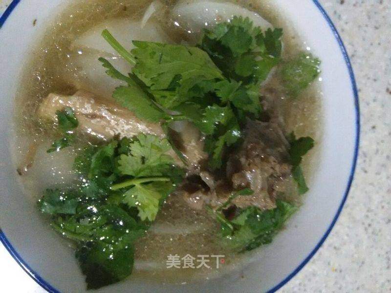 洋葱白萝卜羊骨头汤的做法_洋葱白萝卜羊骨头汤怎么做_小帅厨娘的菜谱_美食天下