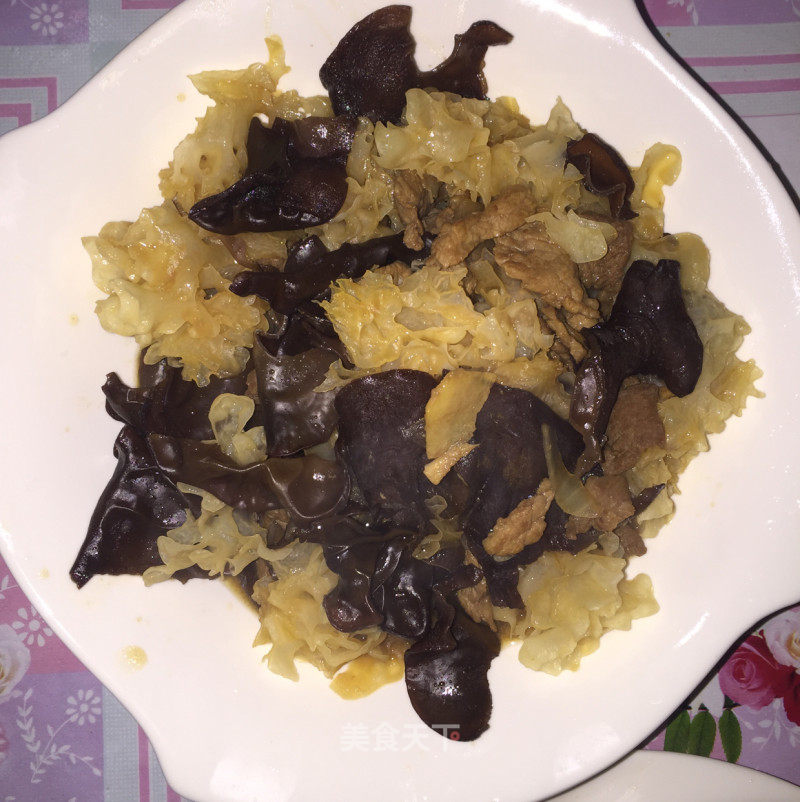 银耳木耳炒肉的做法_银耳木耳炒肉怎么做_爱吃饭的糖豆包的菜谱_美食天下