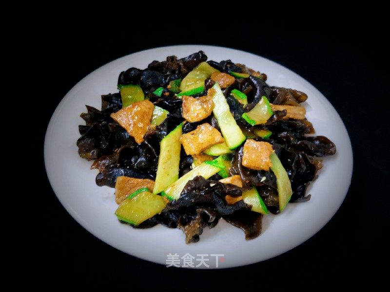 肉炒黄瓜木耳的做法_肉炒黄瓜木耳怎么做_诗韵墨香的菜谱_美食天下