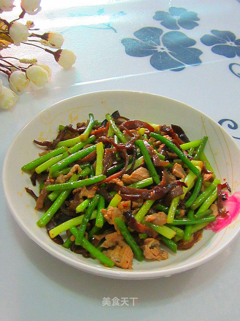 木耳蒜苔炒肉的做法_木耳蒜苔炒肉怎么做_水青青的菜谱_美食天下